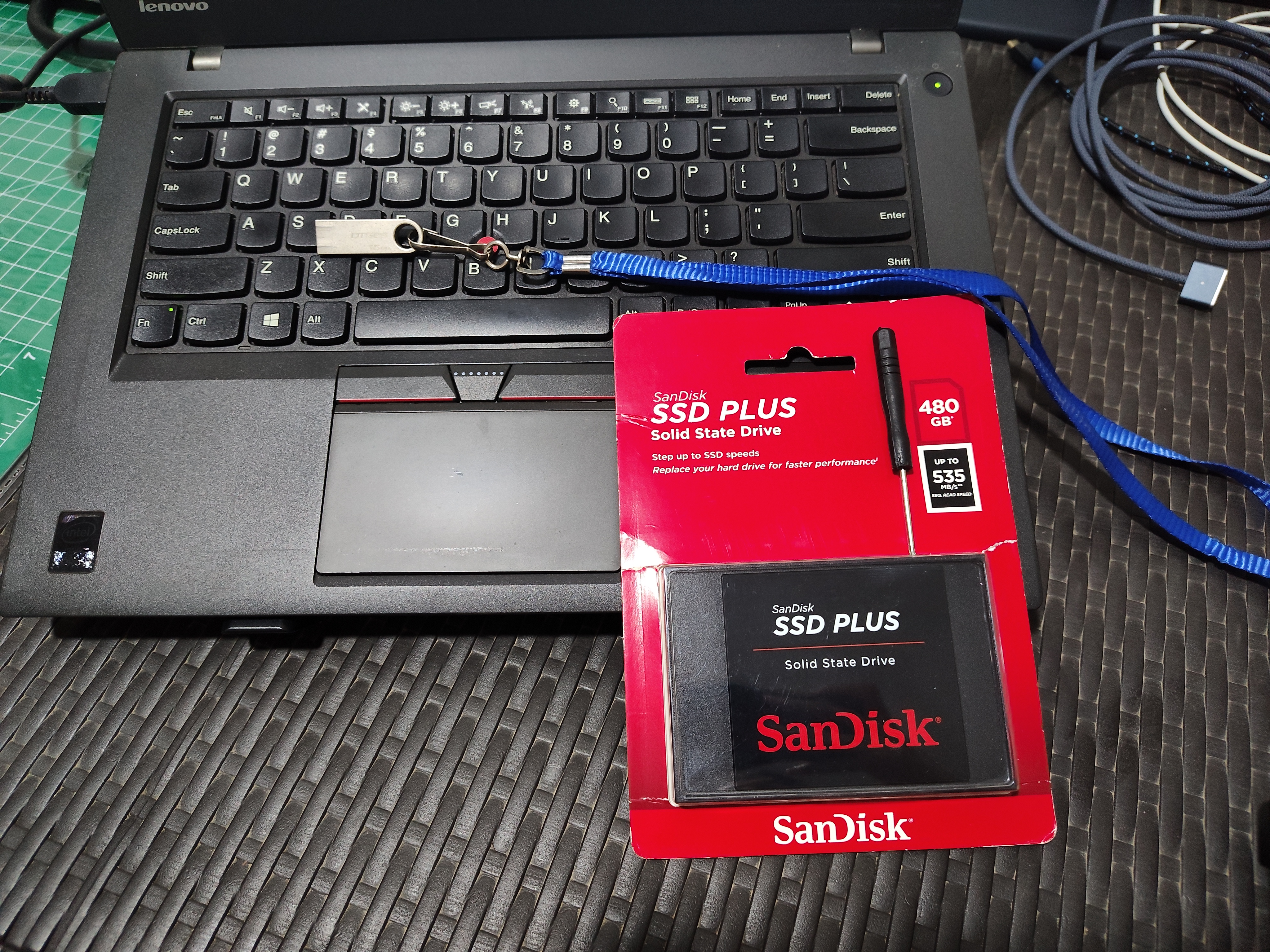 SanDisk SSD Plus 480GB package